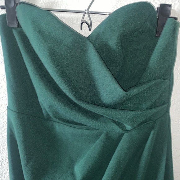 Windsor Emerald Green Gown - Picture 3 of 6